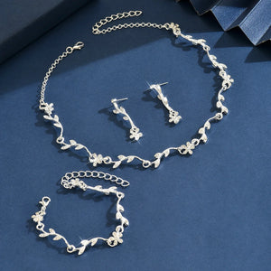 Korean Set lifestyle image, coordinated jewelry